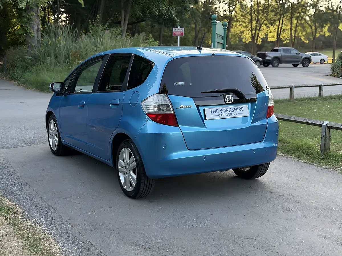 Used 2011 Honda Jazz Ex Blue - Interior and Exterior details 8