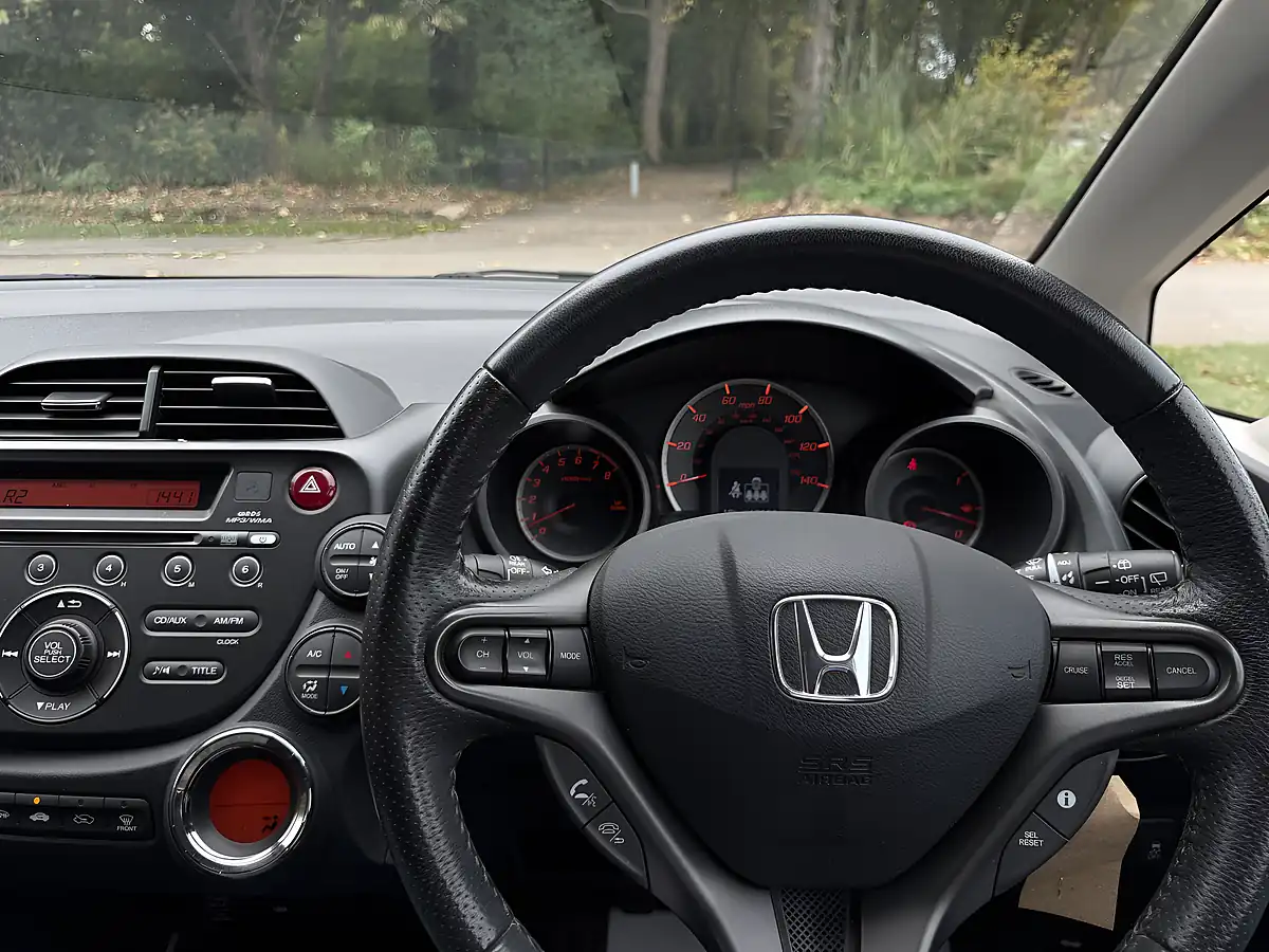 Used 2011 Honda Jazz Ex Grey - Interior and Exterior details 16