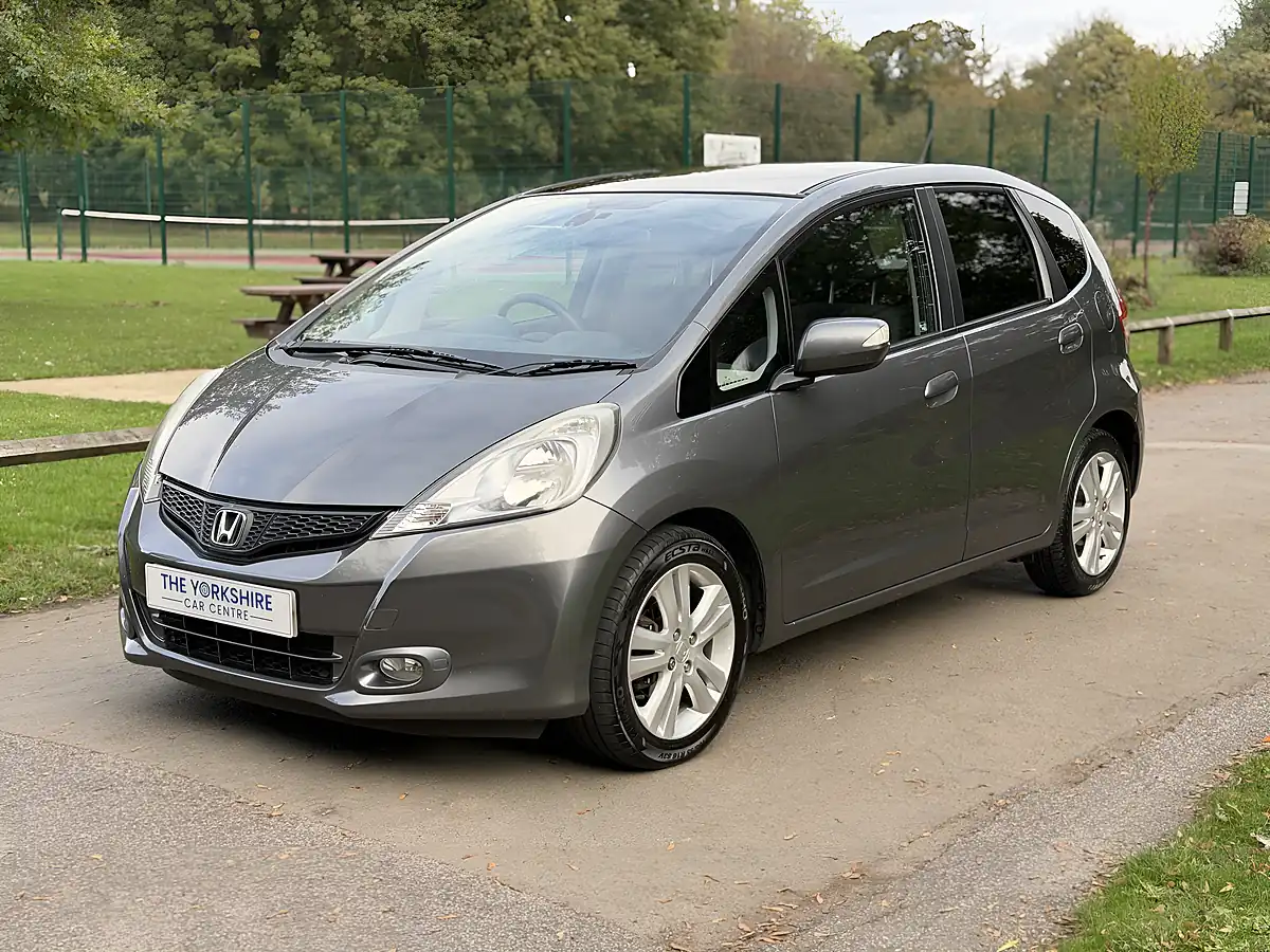 Used 2011 Honda Jazz Ex Grey - Interior and Exterior details 3