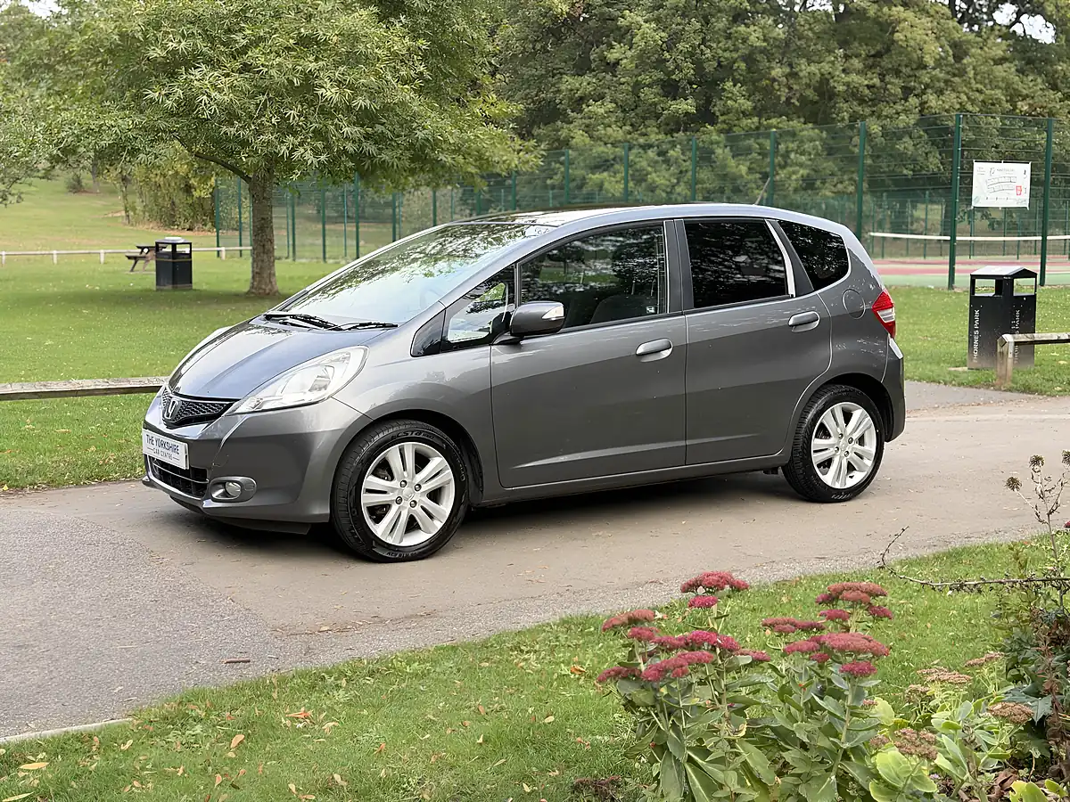 Used 2011 Honda Jazz Ex Grey - Interior and Exterior details 4