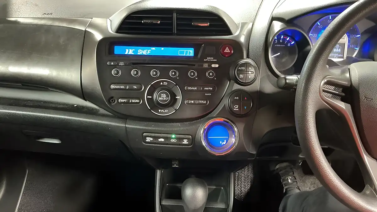 Used 2011 Honda Jazz He Green - Interior and Exterior details 9