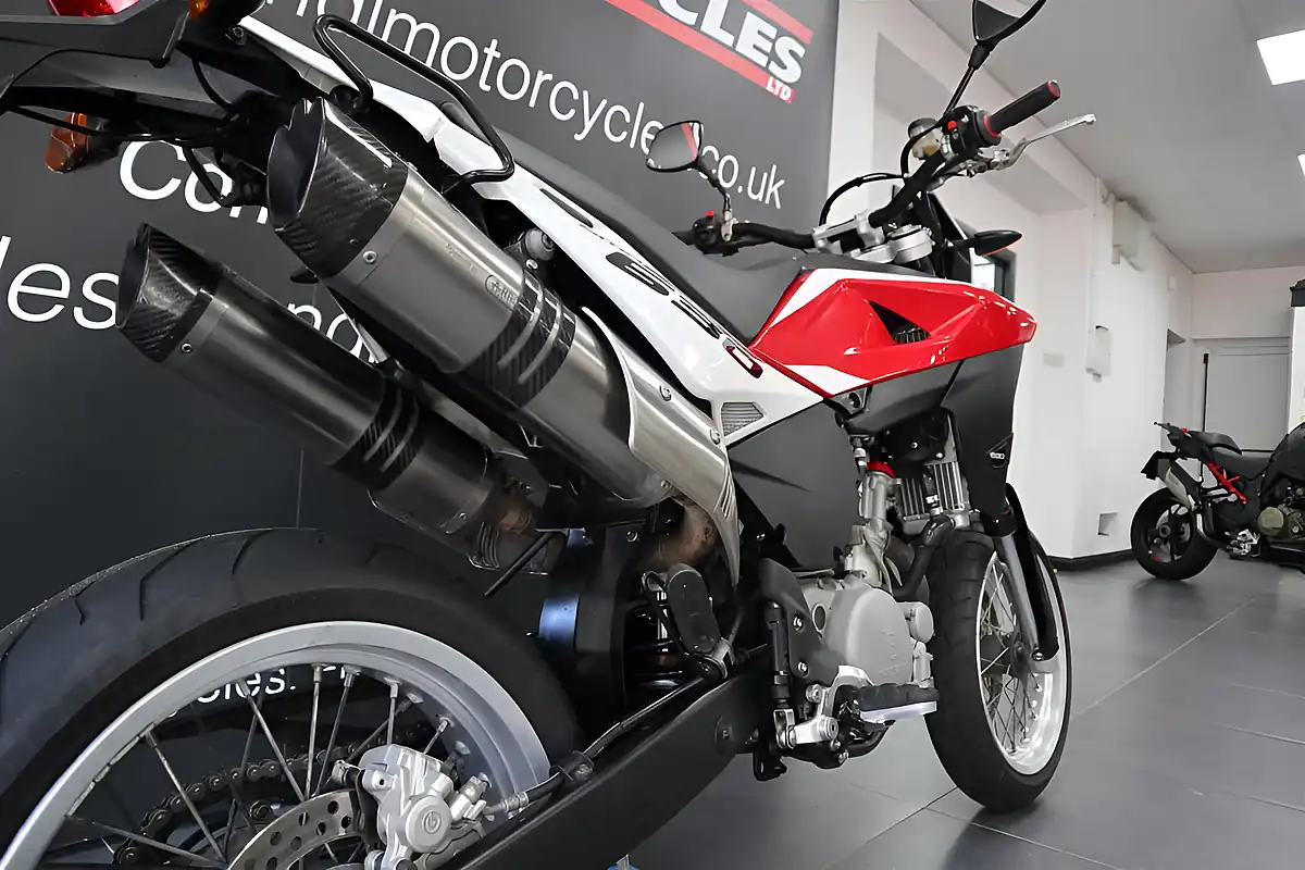 Used 2011 Husqvarna 630 Smr White - Interior and Exterior details 10