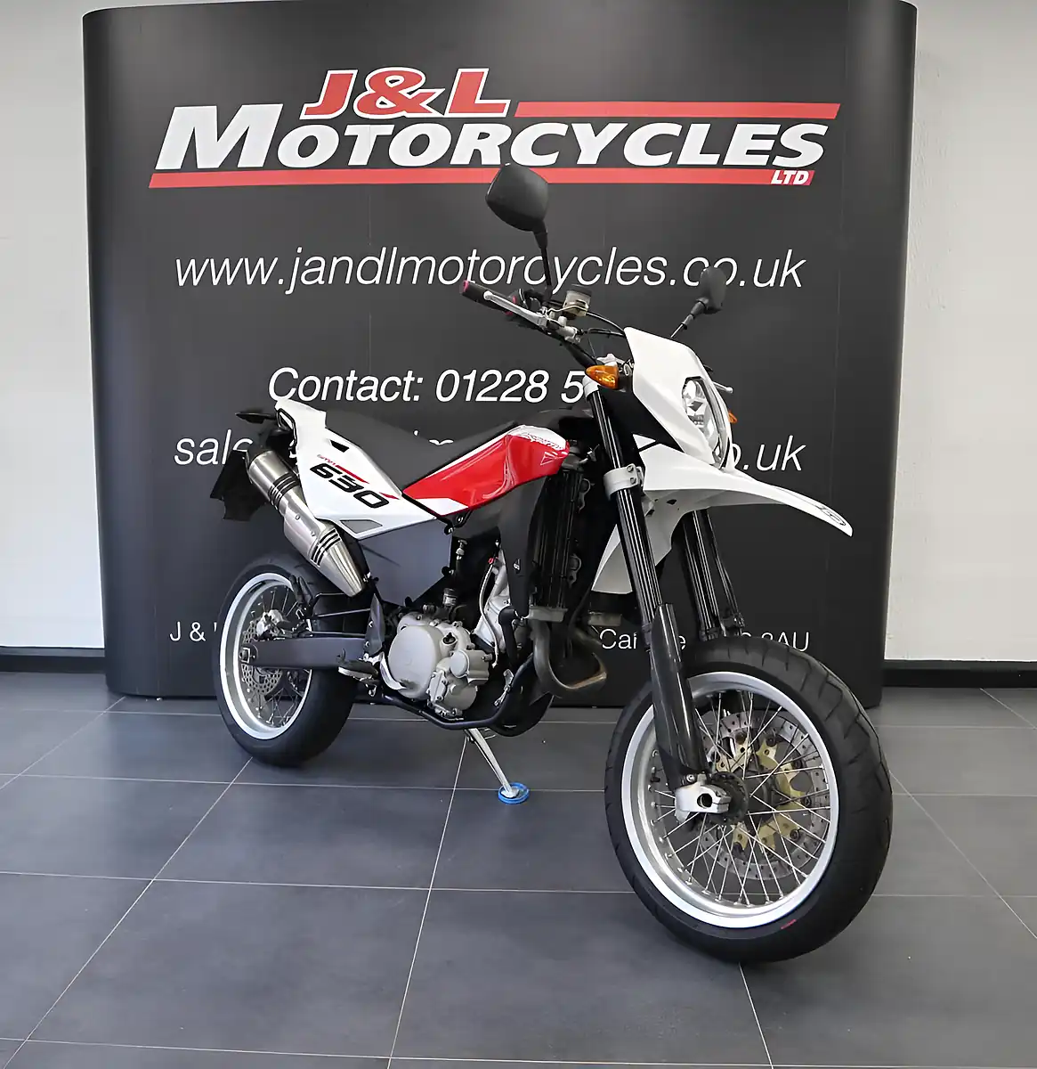 Used 2011 Husqvarna 630 Smr White - Interior and Exterior details 4
