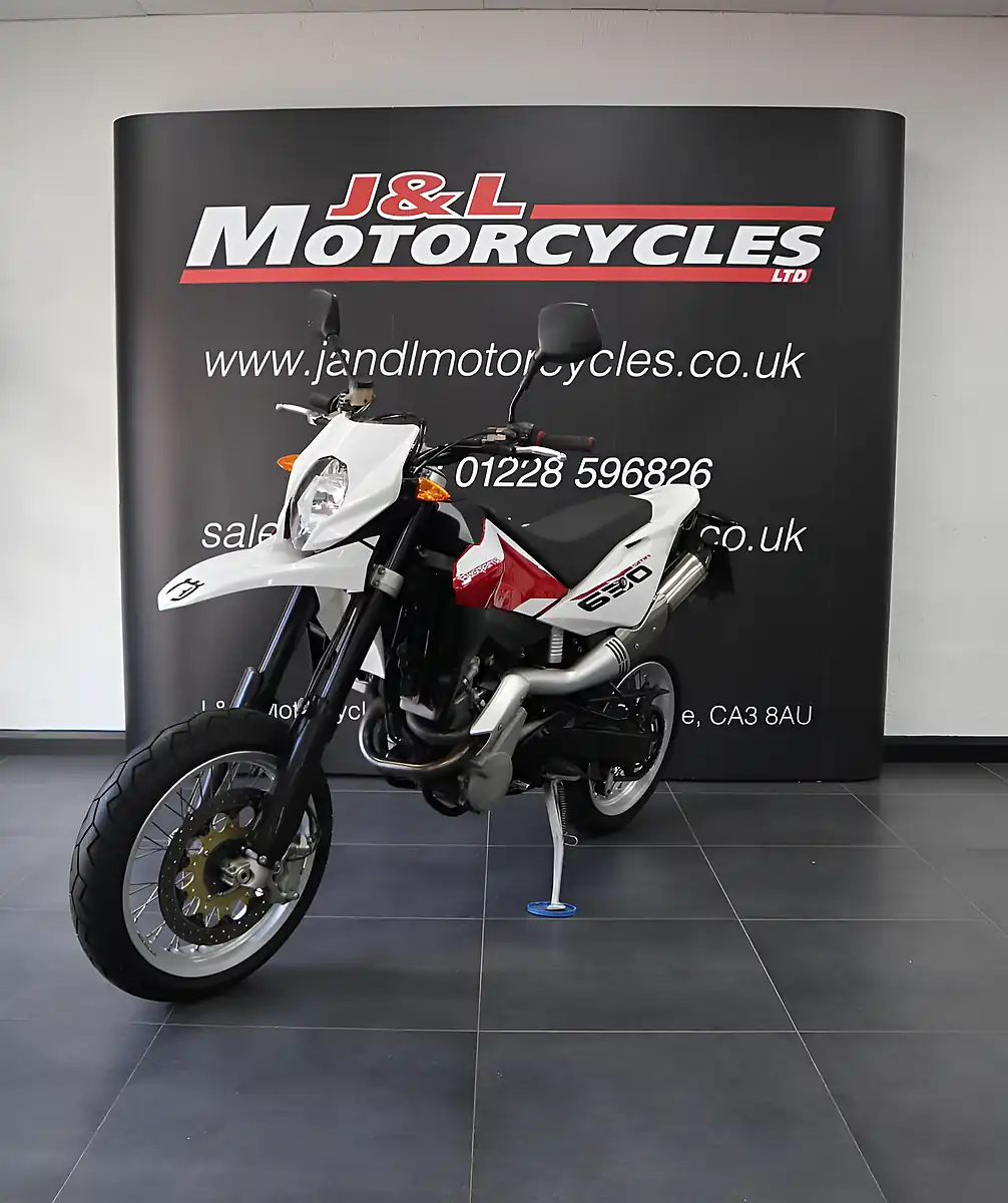 Used 2011 Husqvarna 630 Smr White - Interior and Exterior details 7
