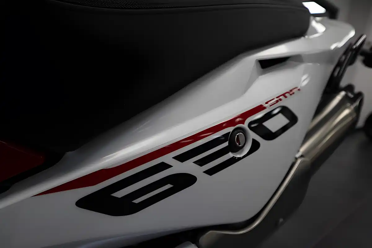 Used 2011 Husqvarna 630 Smr White - Interior and Exterior details 9
