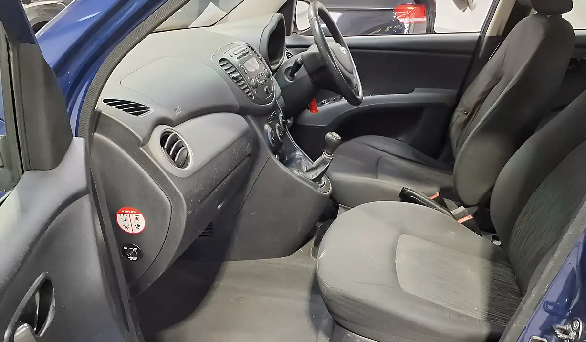 Used 2011 Hyundai I10 Active Blue - Interior and Exterior details 8