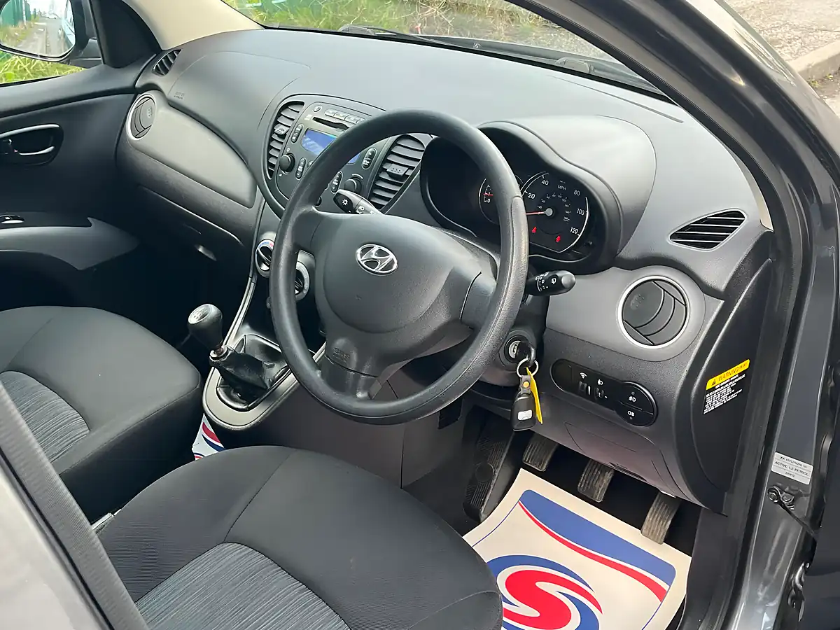Used 2011 Hyundai i10 Active - Interior and Exterior details 12