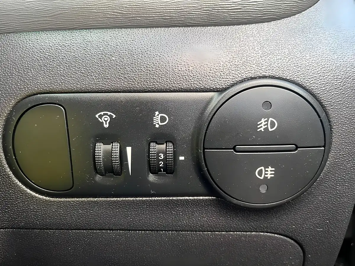 Used 2011 Hyundai i10 Active - Interior and Exterior details 16