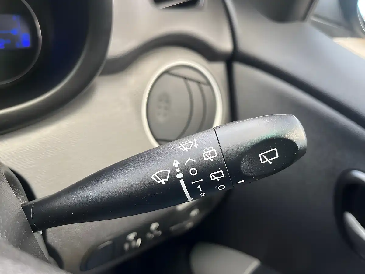 Used 2011 Hyundai i10 Active - Interior and Exterior details 17