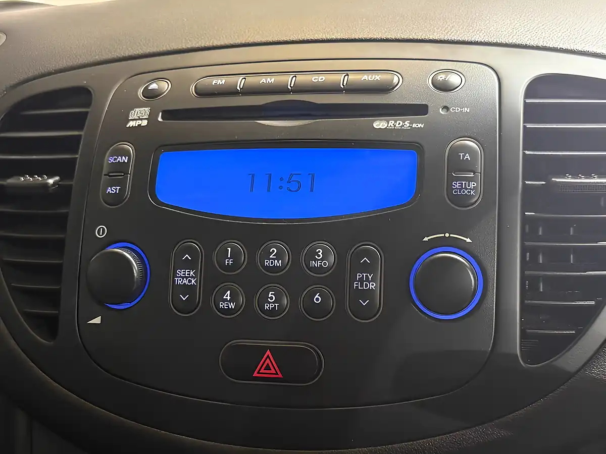 Used 2011 Hyundai I10 Active Red - Interior and Exterior details 10