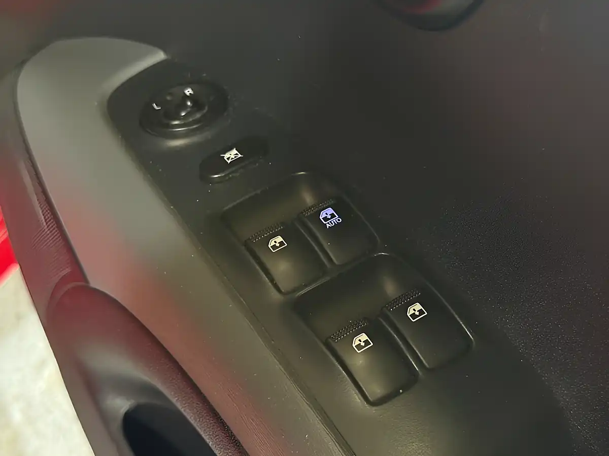 Used 2011 Hyundai I10 Active Red - Interior and Exterior details 14