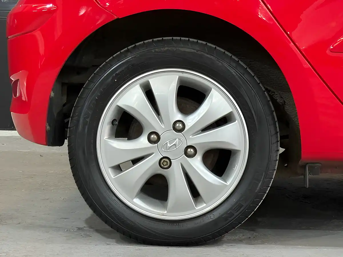 Used 2011 Hyundai I10 Active Red - Interior and Exterior details 16