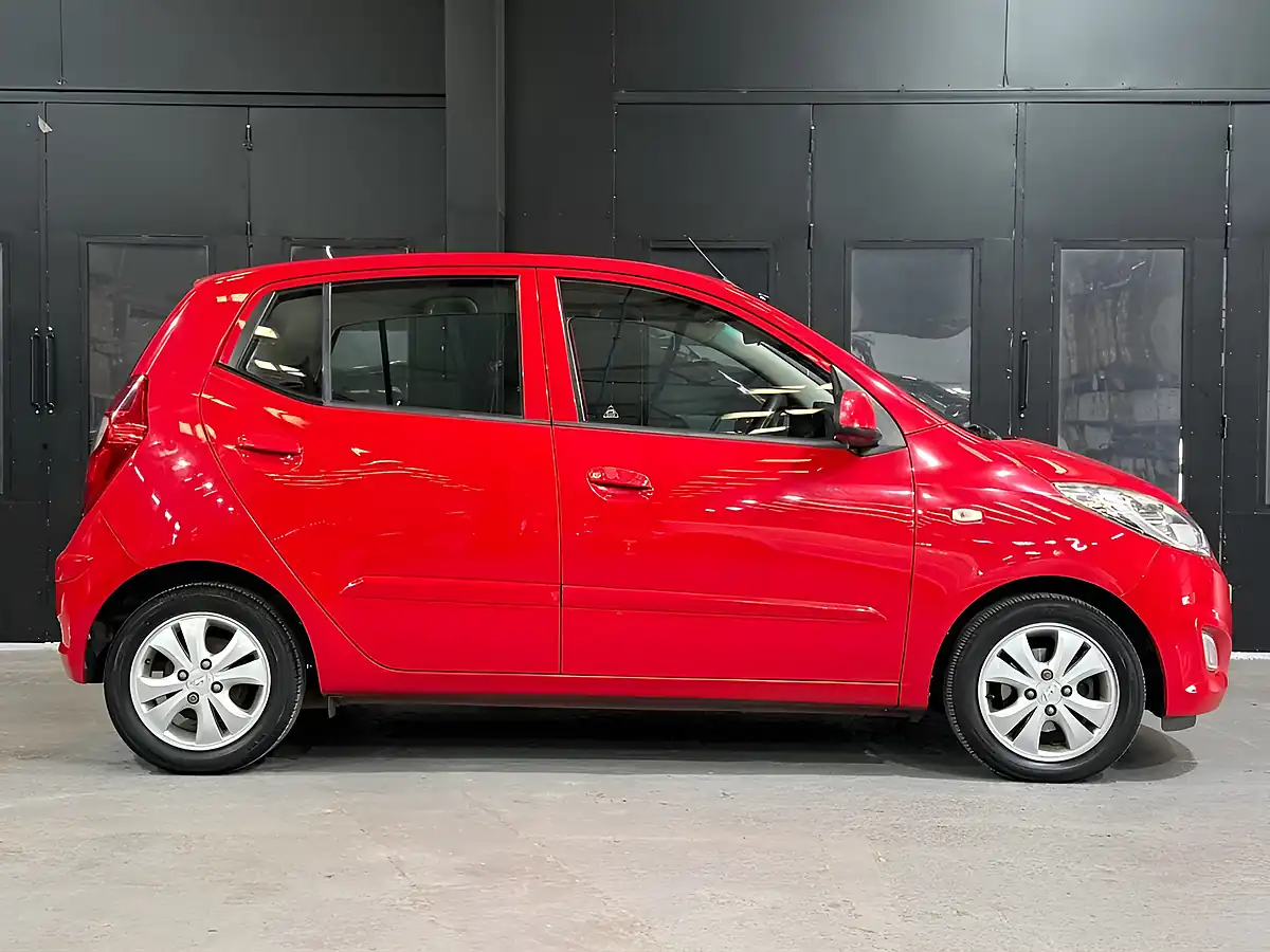 Used 2011 Hyundai I10 Active Red - Interior and Exterior details 4