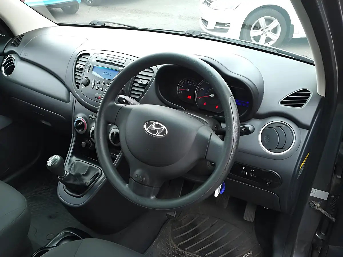 Used 2011 Hyundai i10 Classic Grey - Interior and Exterior details 10