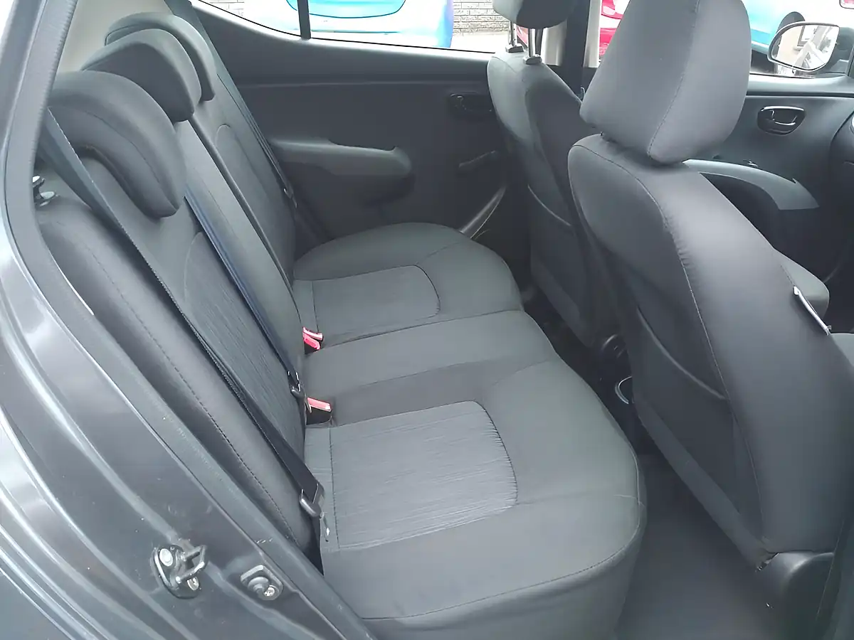 Used 2011 Hyundai i10 Classic Grey - Interior and Exterior details 11
