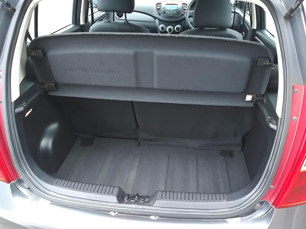 Used 2011 Hyundai i10 Classic Grey - Interior and Exterior details 12