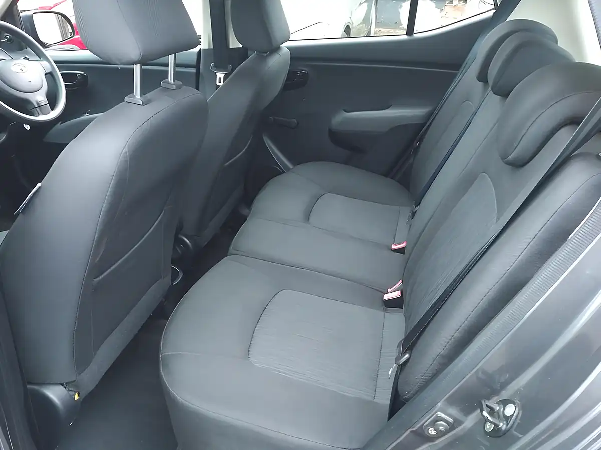 Used 2011 Hyundai i10 Classic Grey - Interior and Exterior details 13