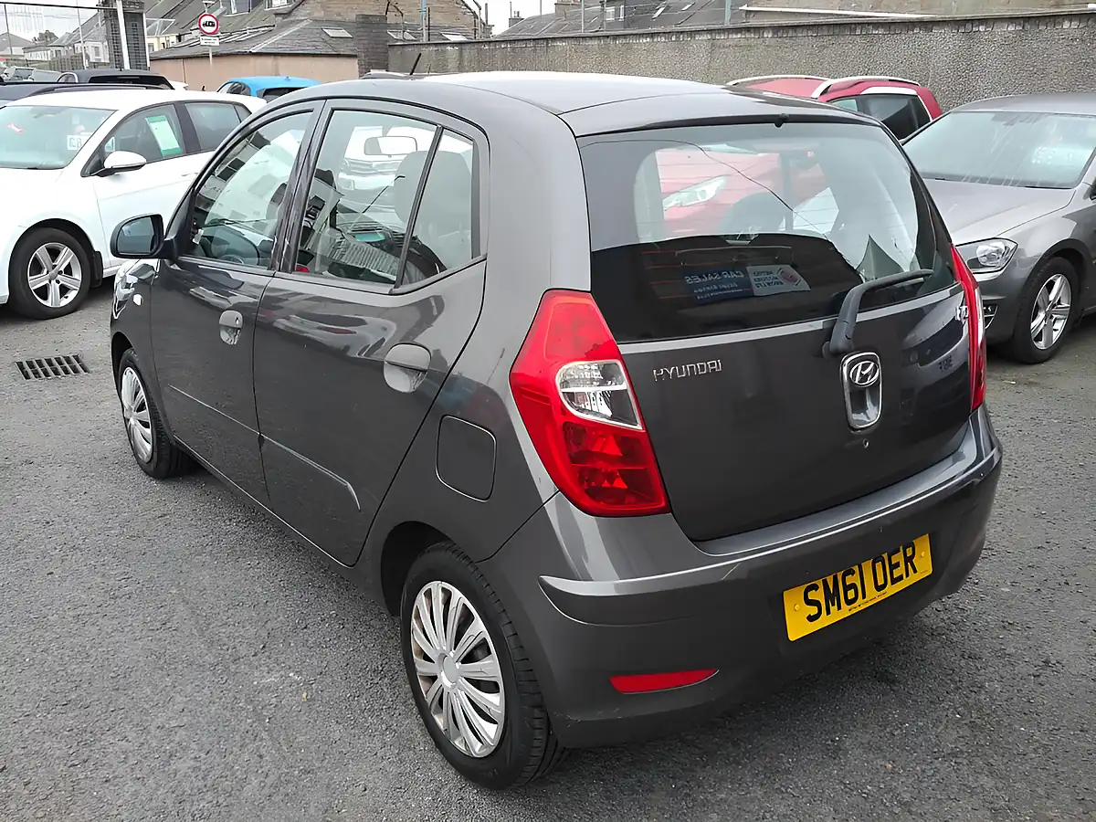 Used 2011 Hyundai i10 Classic Grey - Interior and Exterior details 4