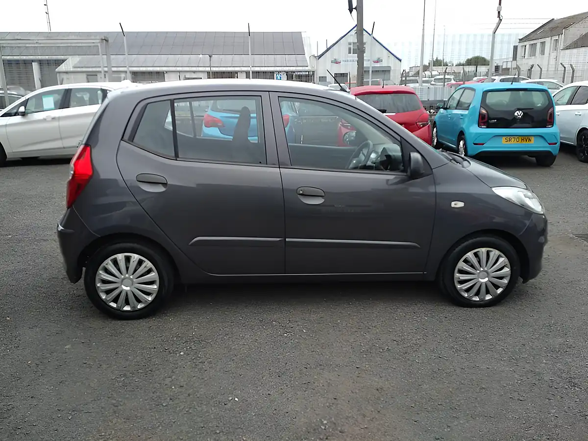 Used 2011 Hyundai i10 Classic Grey - Interior and Exterior details 7