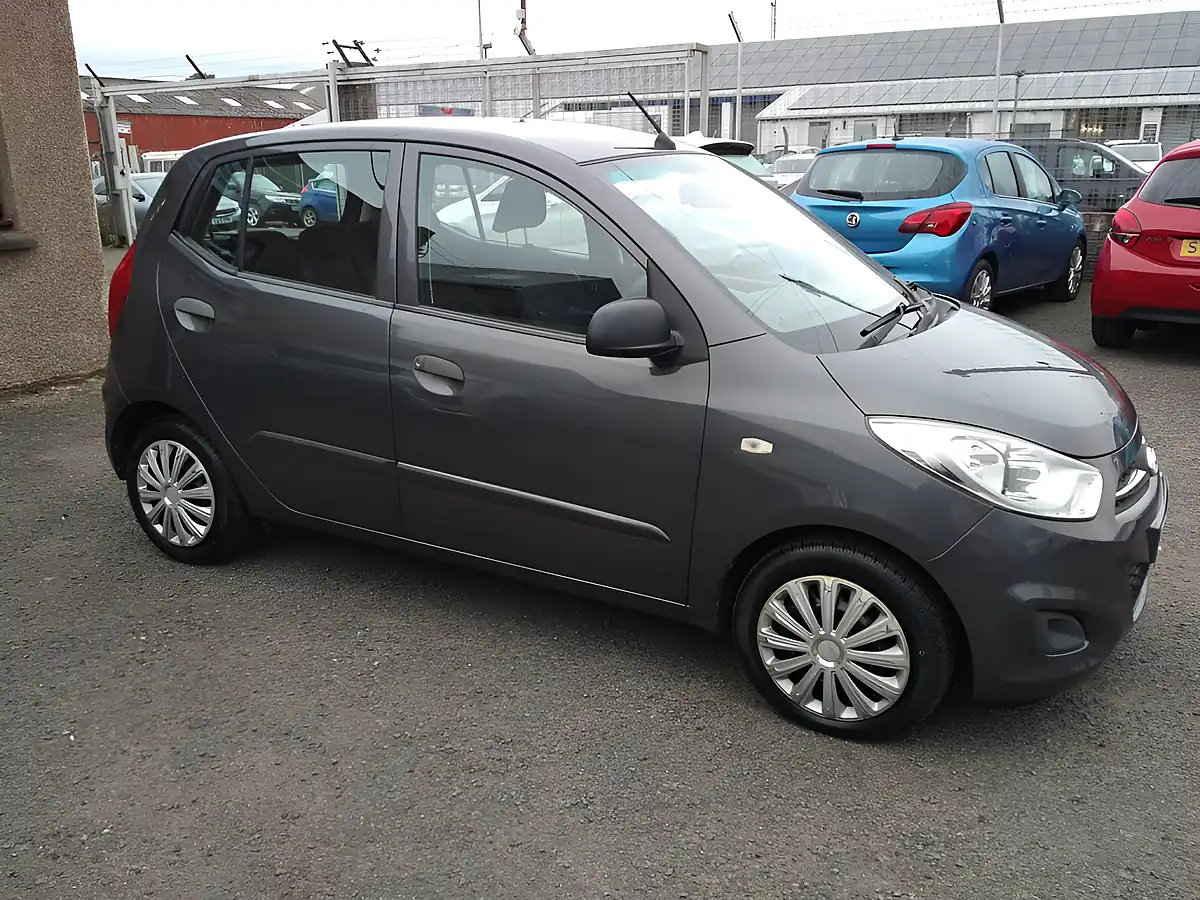 Used 2011 Hyundai i10 Classic Grey - Interior and Exterior details 8