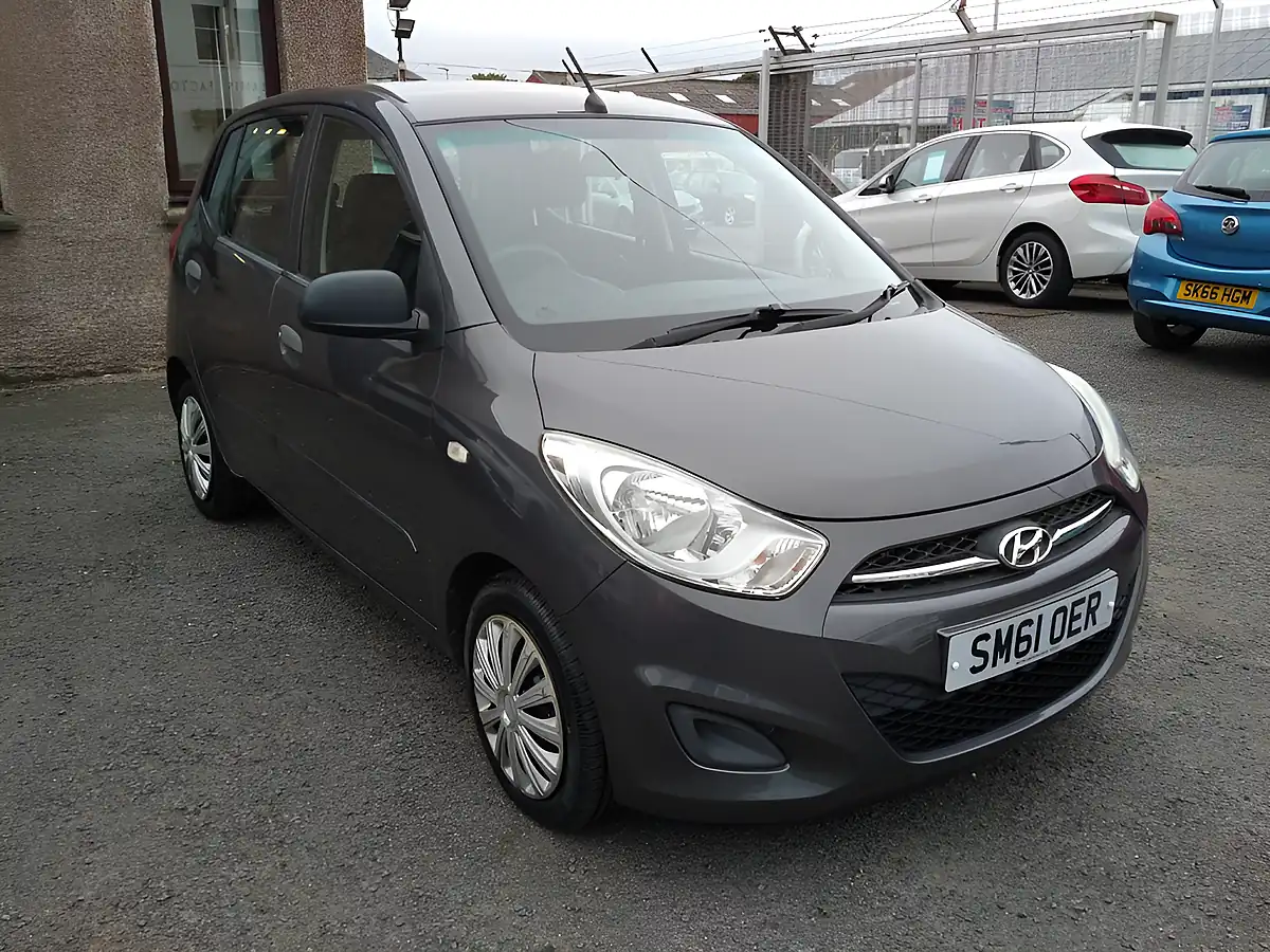 Used 2011 Hyundai i10 Classic Grey - Interior and Exterior details 9