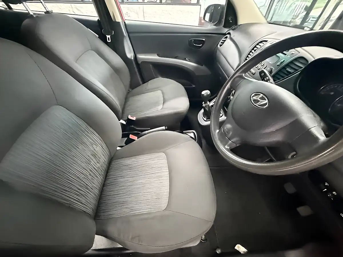 Used 2011 Hyundai I10 Classic Red - Interior and Exterior details 11