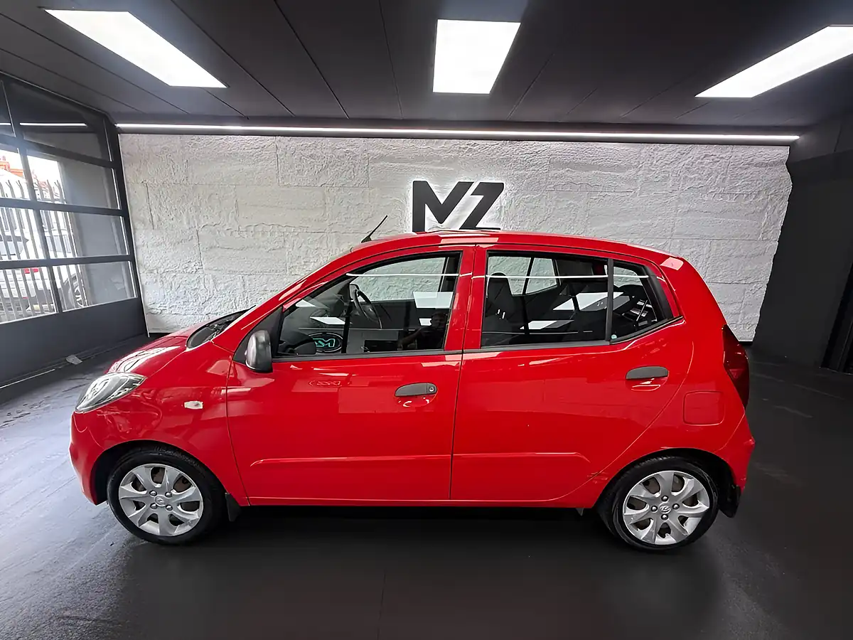 Used 2011 Hyundai I10 Classic Red - Interior and Exterior details 12
