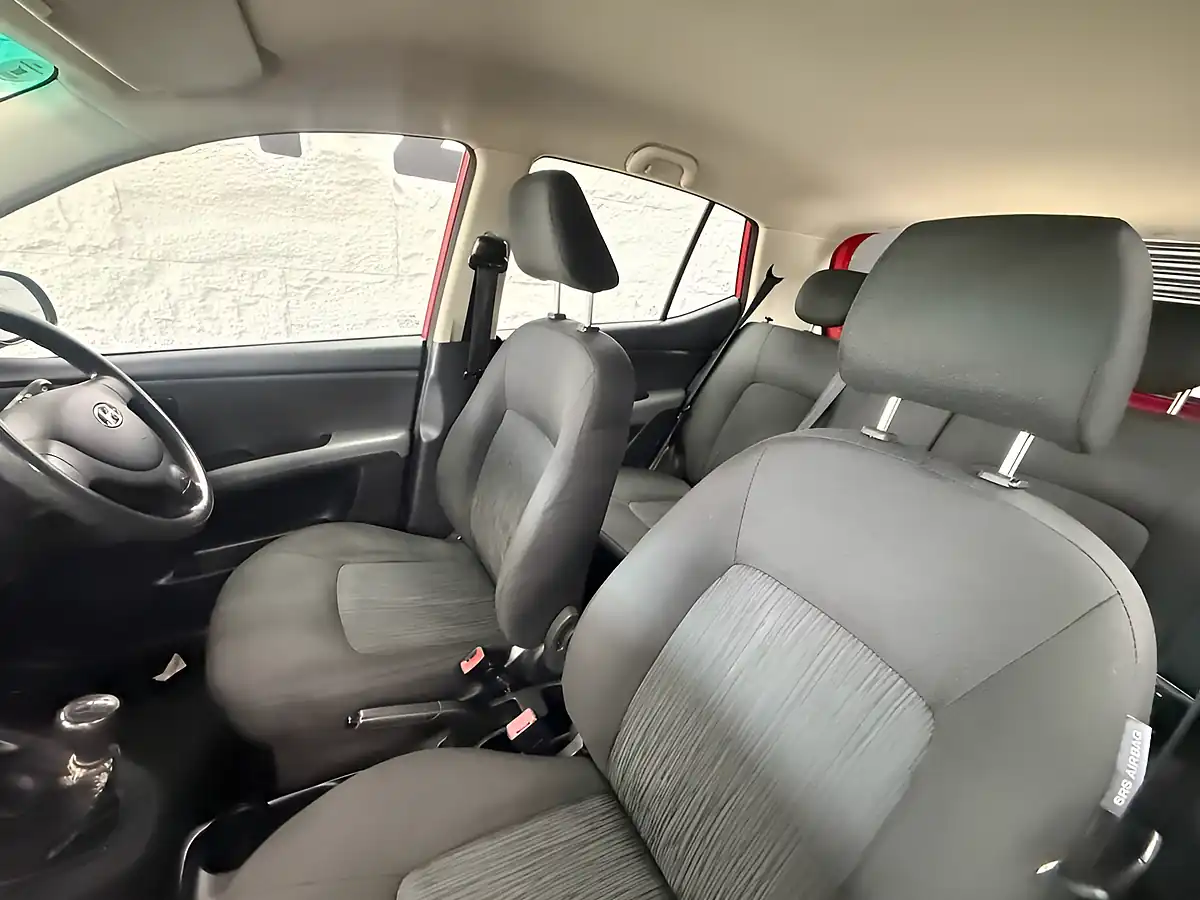 Used 2011 Hyundai I10 Classic Red - Interior and Exterior details 13