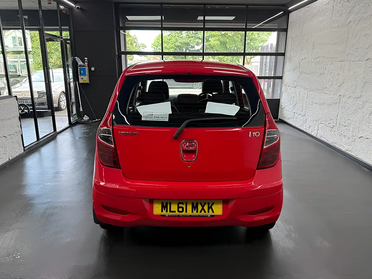 Used 2011 Hyundai I10 Classic Red - Interior and Exterior details 14