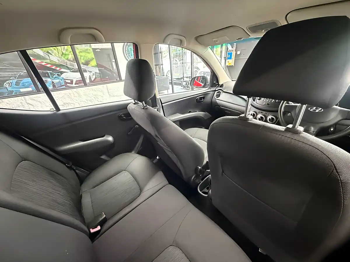 Used 2011 Hyundai I10 Classic Red - Interior and Exterior details 15