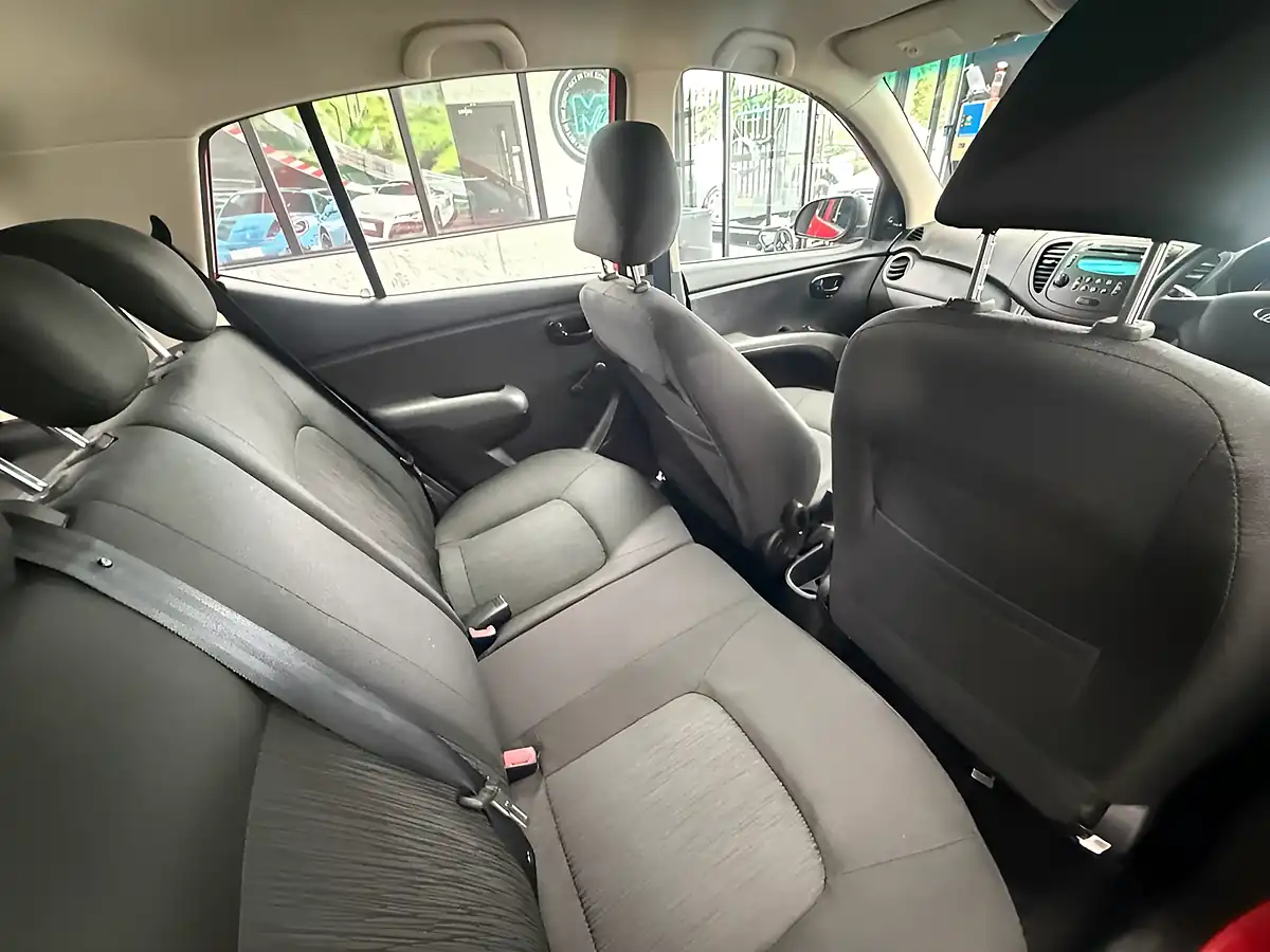 Used 2011 Hyundai I10 Classic Red - Interior and Exterior details 17