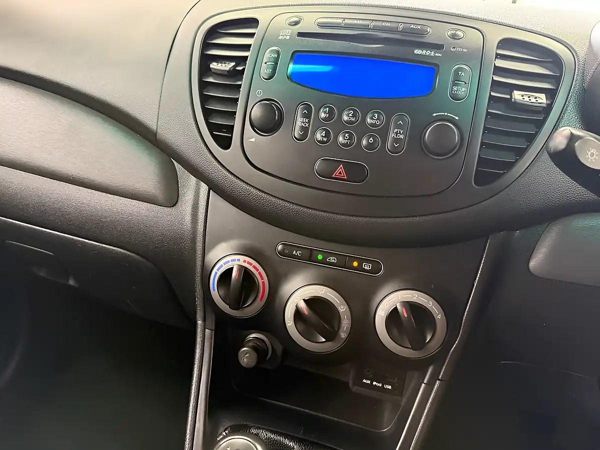 Used 2011 Hyundai I10 Classic Red - Interior and Exterior details 18