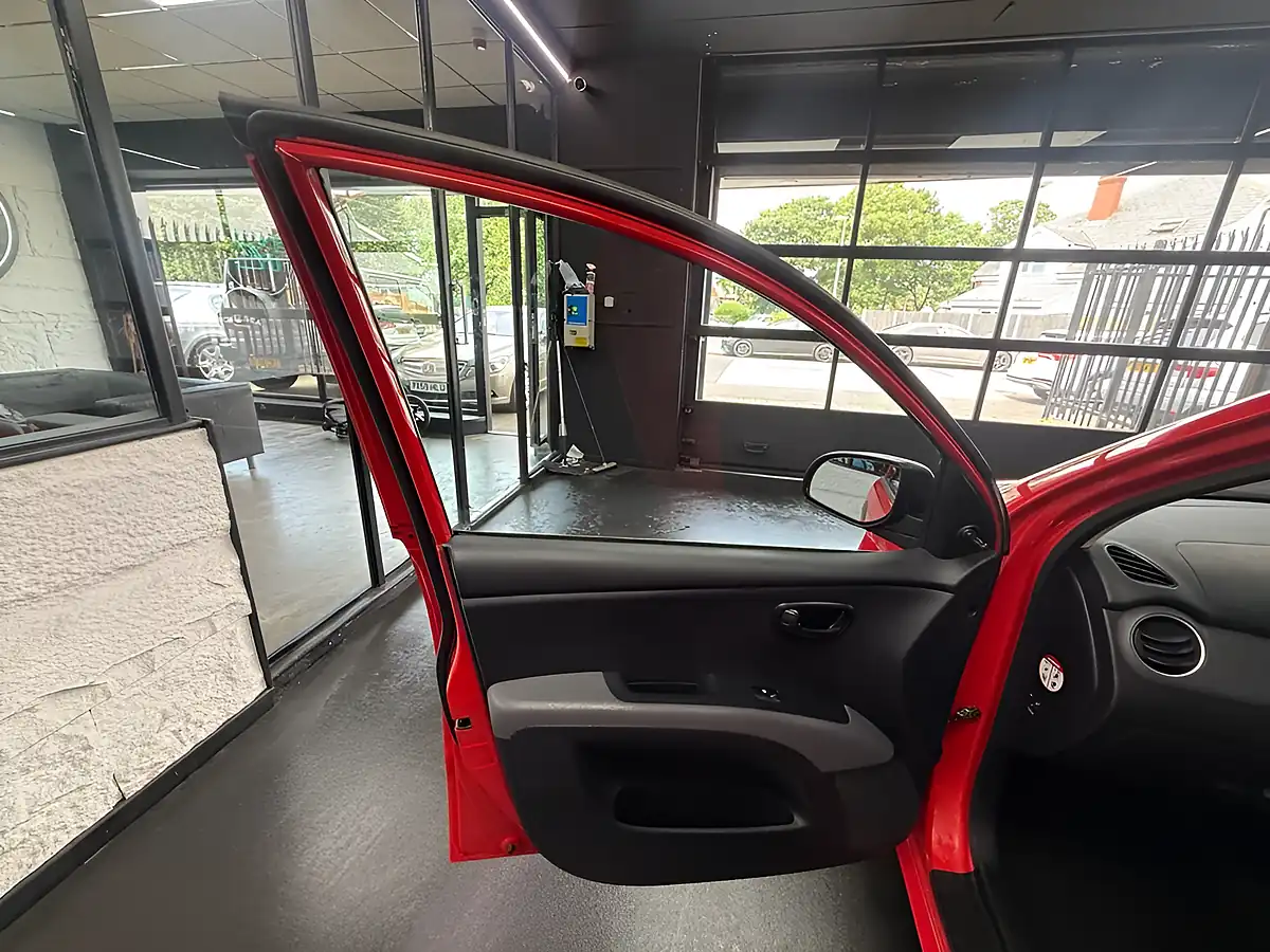 Used 2011 Hyundai I10 Classic Red - Interior and Exterior details 20