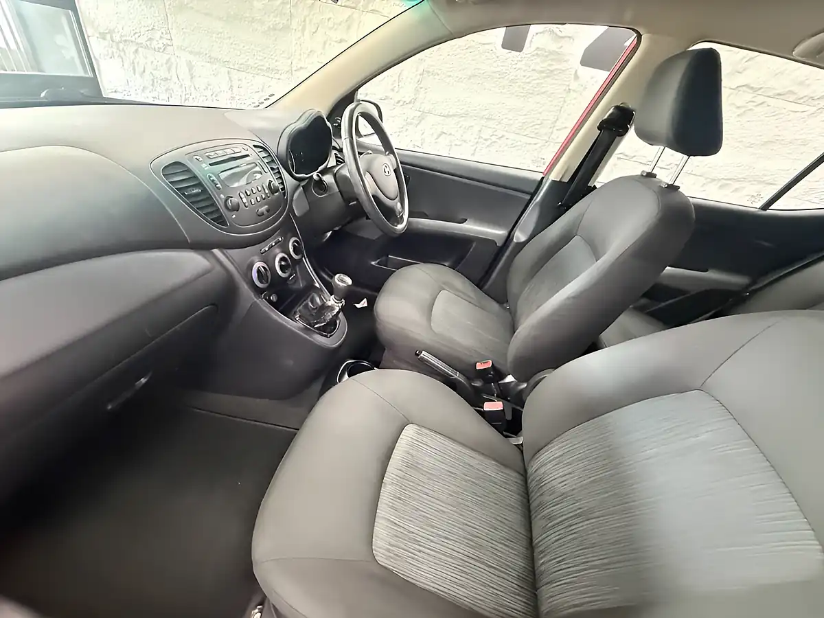 Used 2011 Hyundai I10 Classic Red - Interior and Exterior details 3