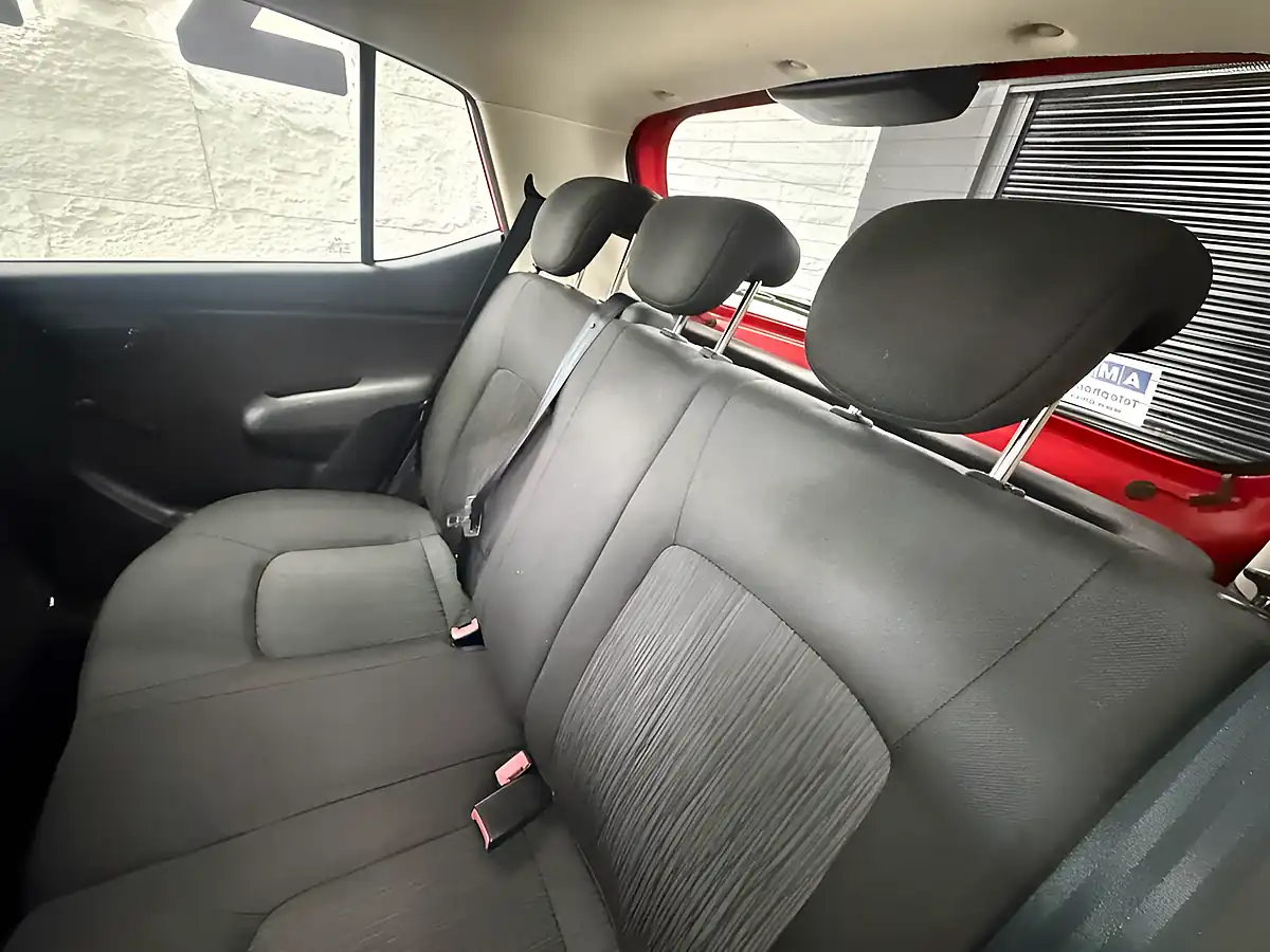 Used 2011 Hyundai I10 Classic Red - Interior and Exterior details 5