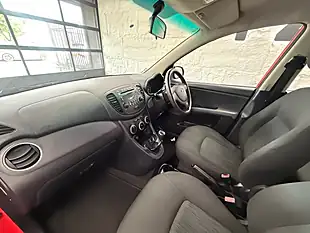 Used 2011 Hyundai I10 Classic Red - Interior and Exterior details 7