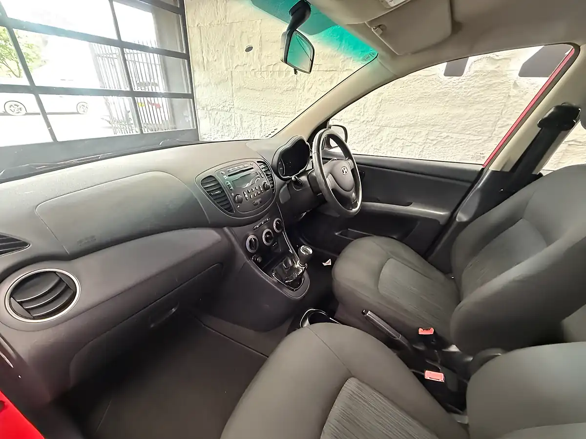 Used 2011 Hyundai I10 Classic Red - Interior and Exterior details 7