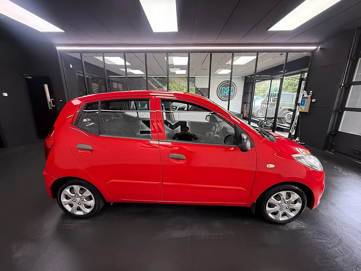 Used 2011 Hyundai I10 Classic Red - Interior and Exterior details 8