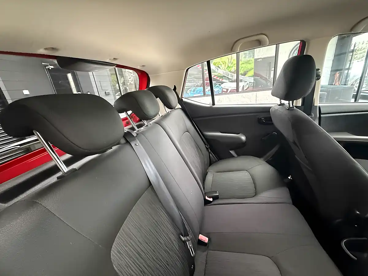 Used 2011 Hyundai I10 Classic Red - Interior and Exterior details 9