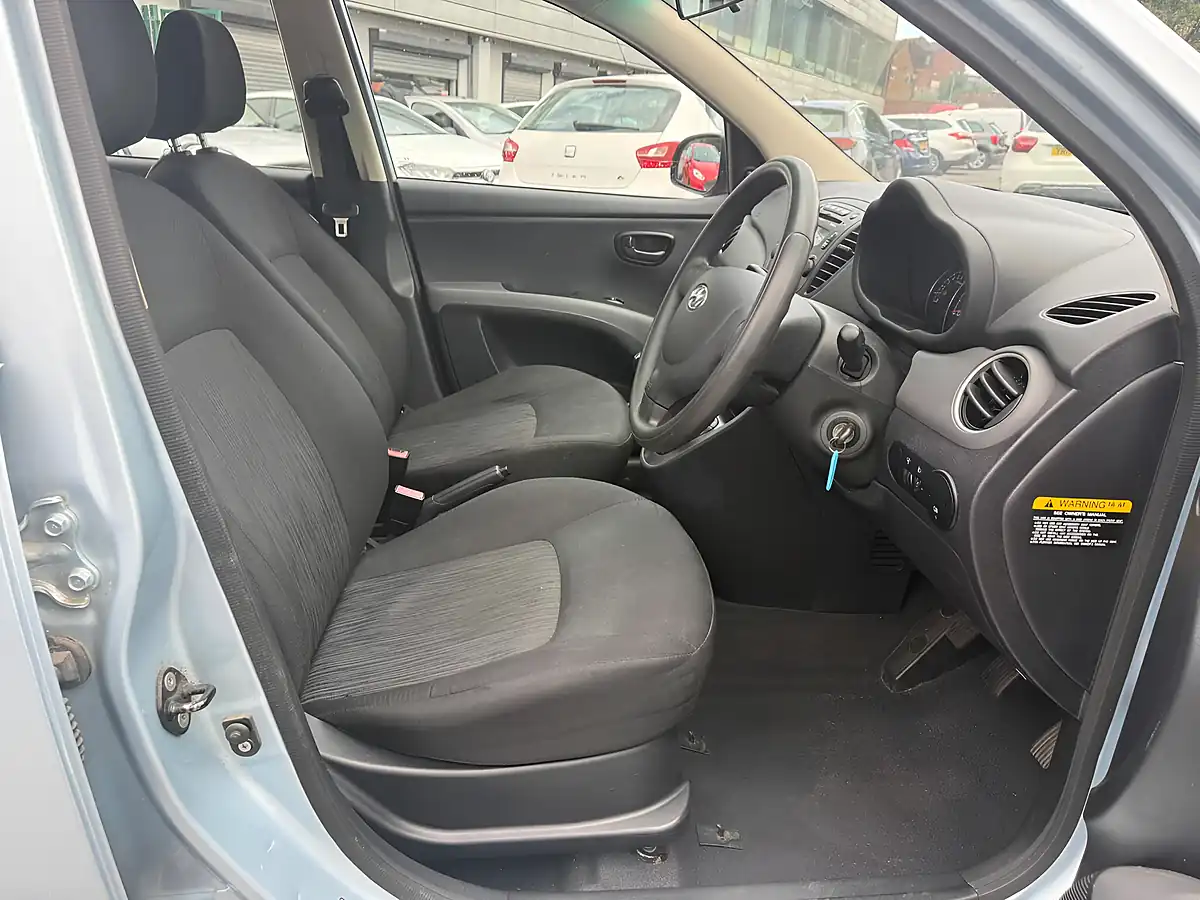 Used 2011 Hyundai I10 Classic Silver - Interior and Exterior details 13