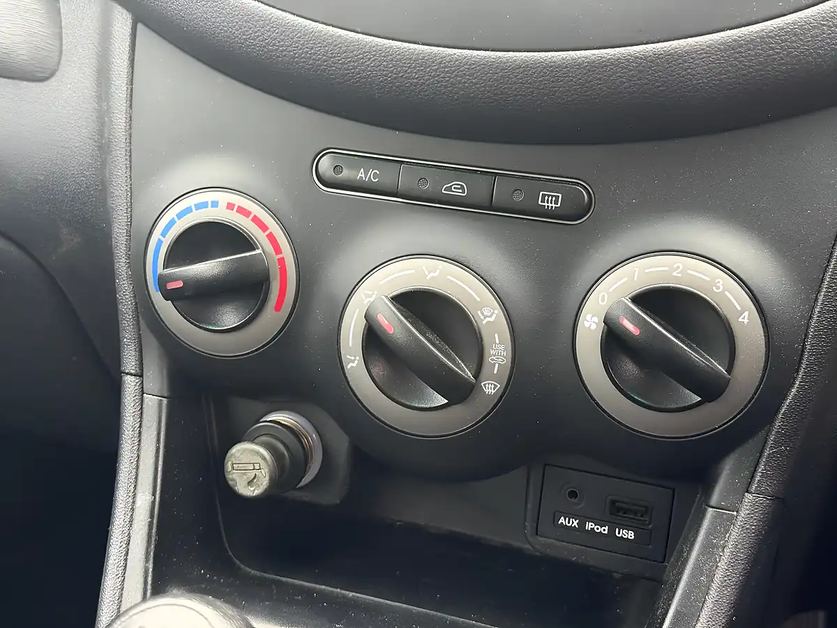 Used 2011 Hyundai I10 Classic Silver - Interior and Exterior details 16