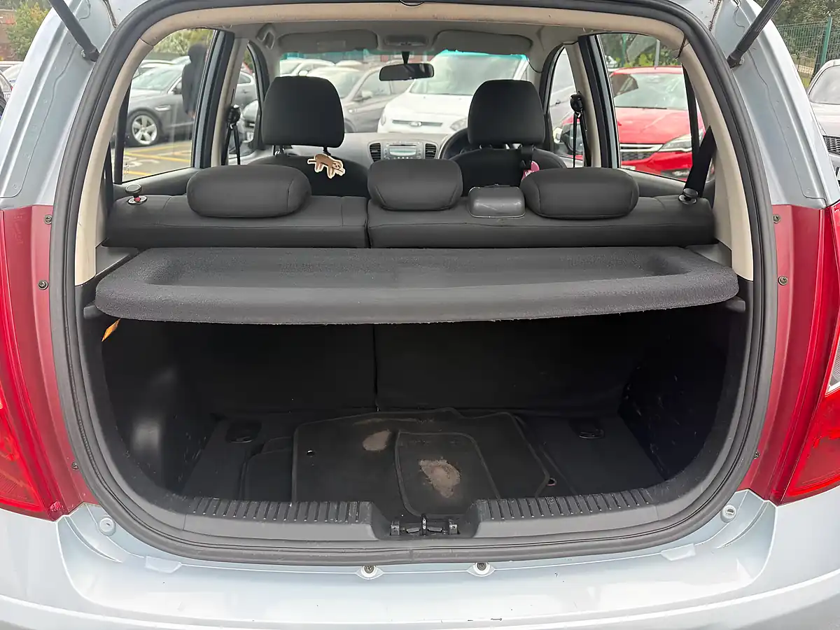 Used 2011 Hyundai I10 Classic Silver - Interior and Exterior details 19