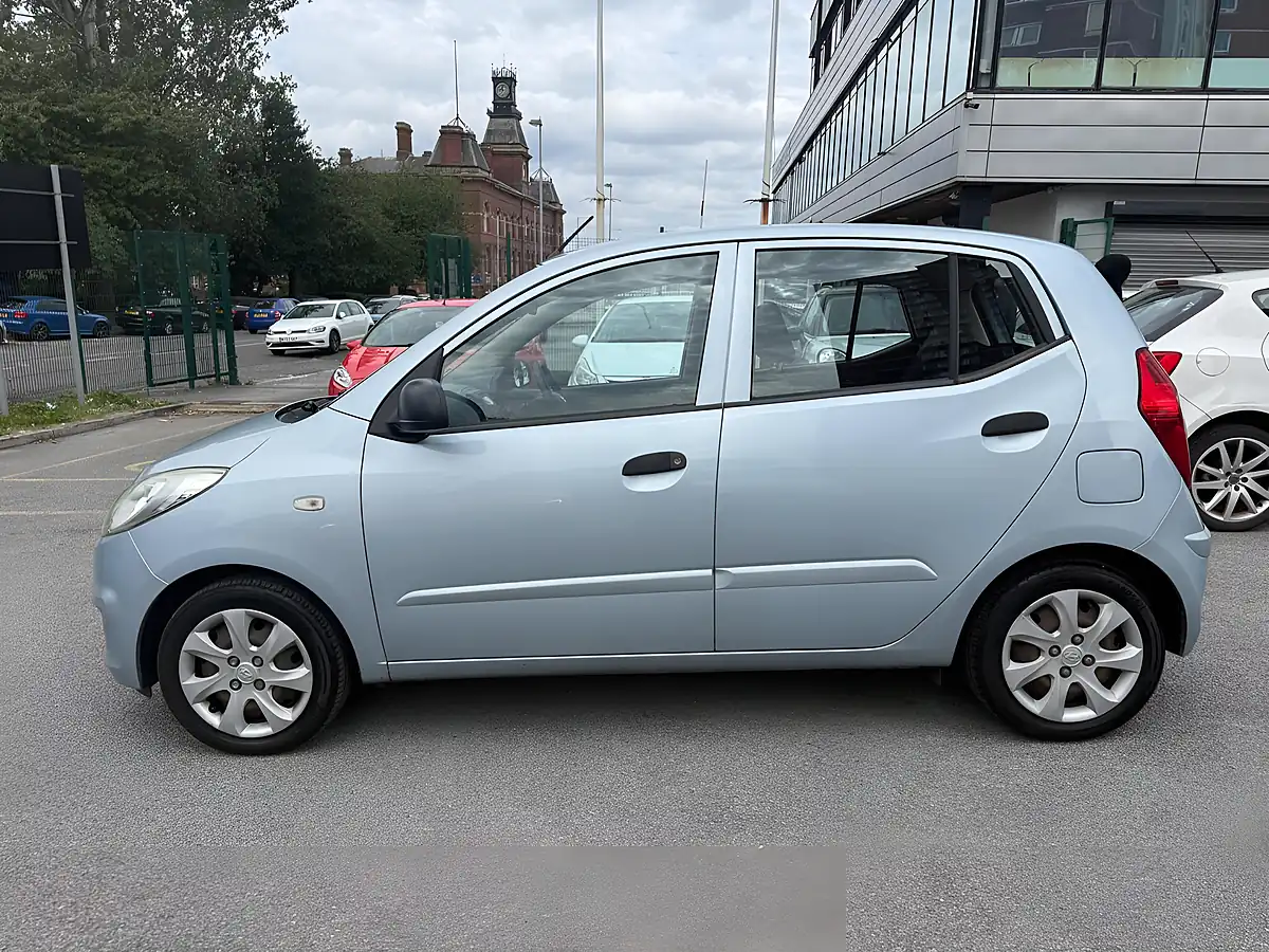 Used 2011 Hyundai I10 Classic Silver - Interior and Exterior details 5