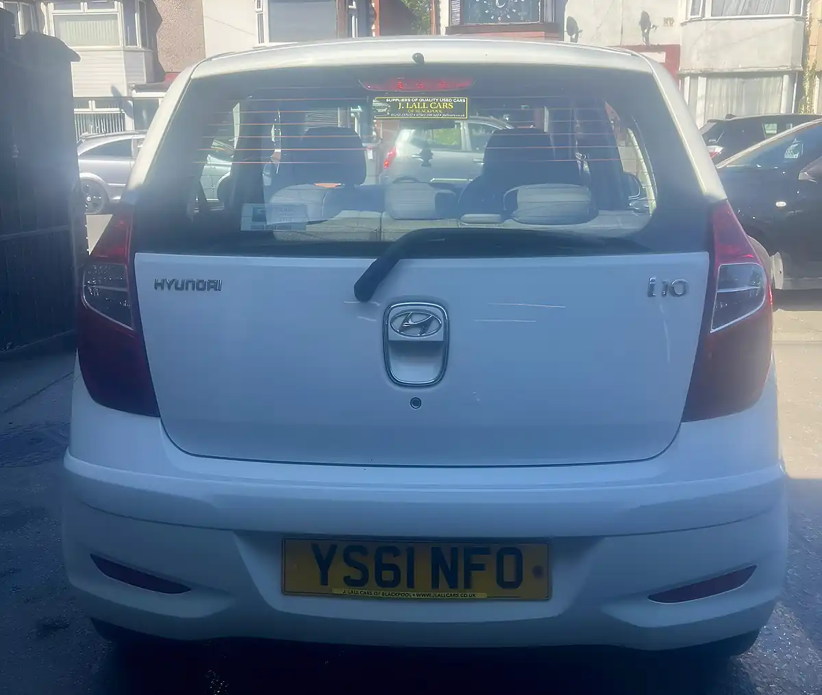 Used 2011 Hyundai i10 Classic White - Interior and Exterior details 11