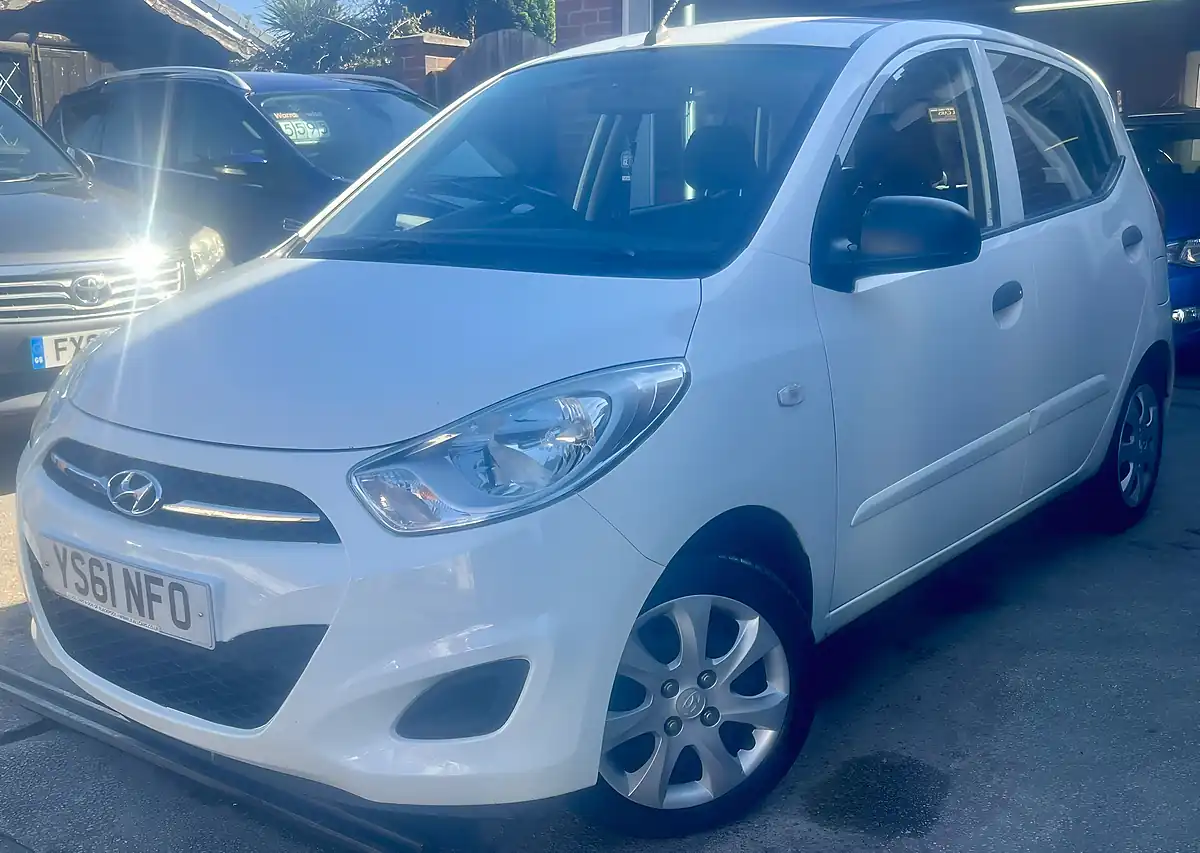 Used 2011 Hyundai i10 Classic White - Interior and Exterior details 2
