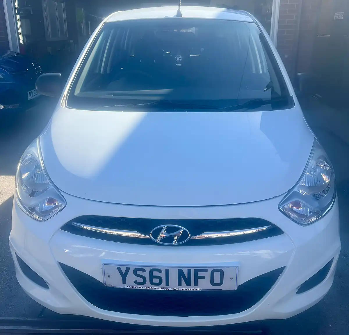 Used 2011 Hyundai i10 Classic White - Interior and Exterior details 3