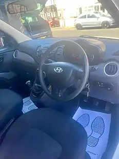 Used 2011 Hyundai i10 Classic White - Interior and Exterior details 9
