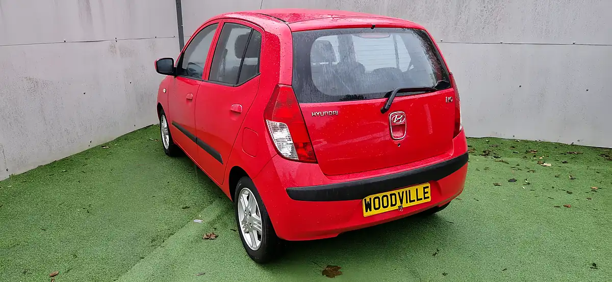 Used 2011 Hyundai I10 Comfort Red - Interior and Exterior details 10