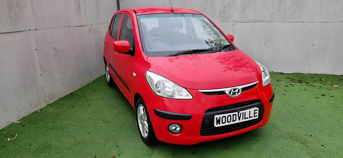 Used 2011 Hyundai I10 Comfort Red - Interior and Exterior details 3
