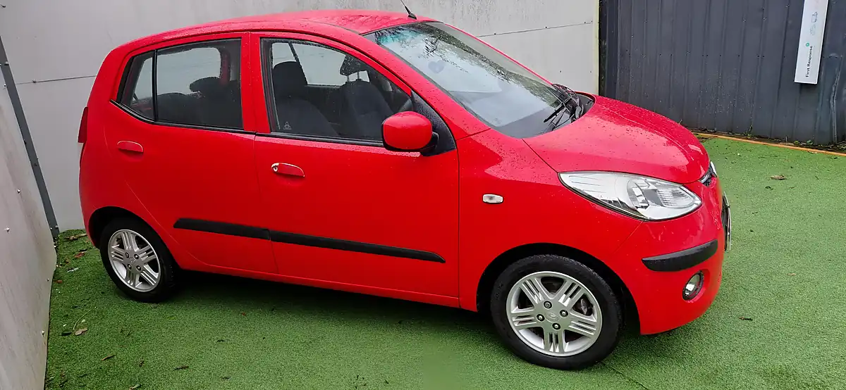 Used 2011 Hyundai I10 Comfort Red - Interior and Exterior details 4